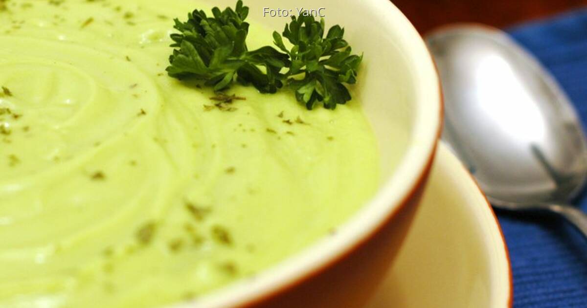 Feine vegane Avocadocremesuppe mit Mais | SevenCooks