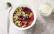 Beerenmüsli mit Zimtjoghurt