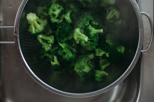 Brokkoli dämpfen & dünsten: So bleiben die Vitamine drin