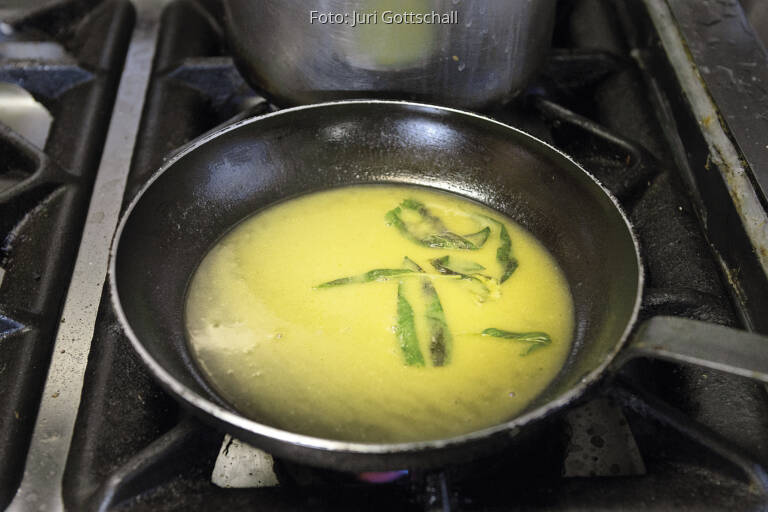 Die einfachste Sauce für frische Pasta die ButterSal… von Andrea Boscagli