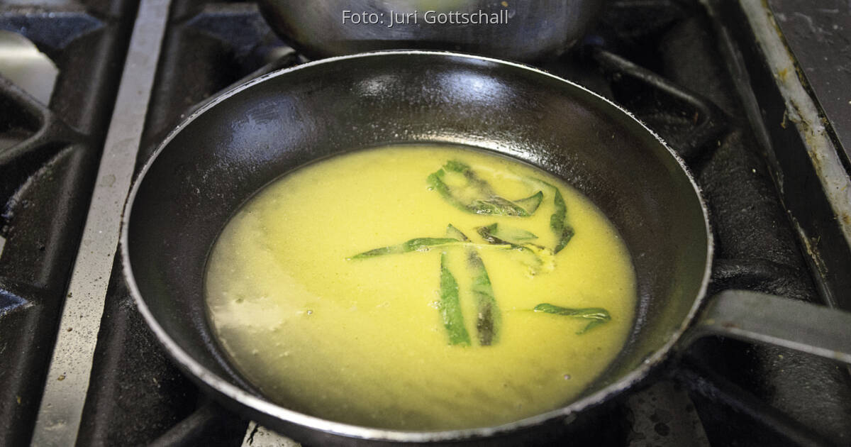 Die einfachste Sauce für frische Pasta die ButterSalbeiEmulsion