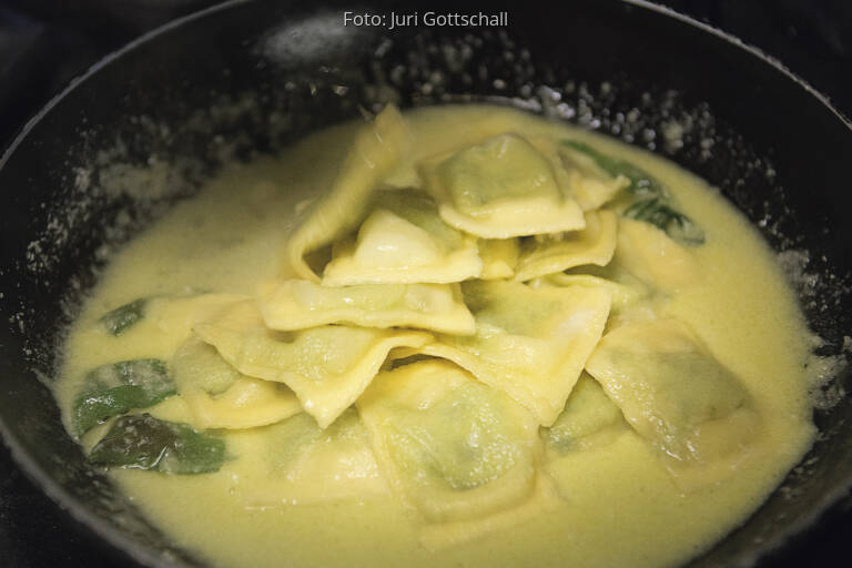 Die einfachste Sauce für frische Pasta: die Butter-Sal… von Andrea Boscagli