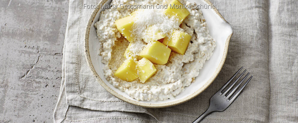 Exotisches Kokos-Quinoa-Porridge