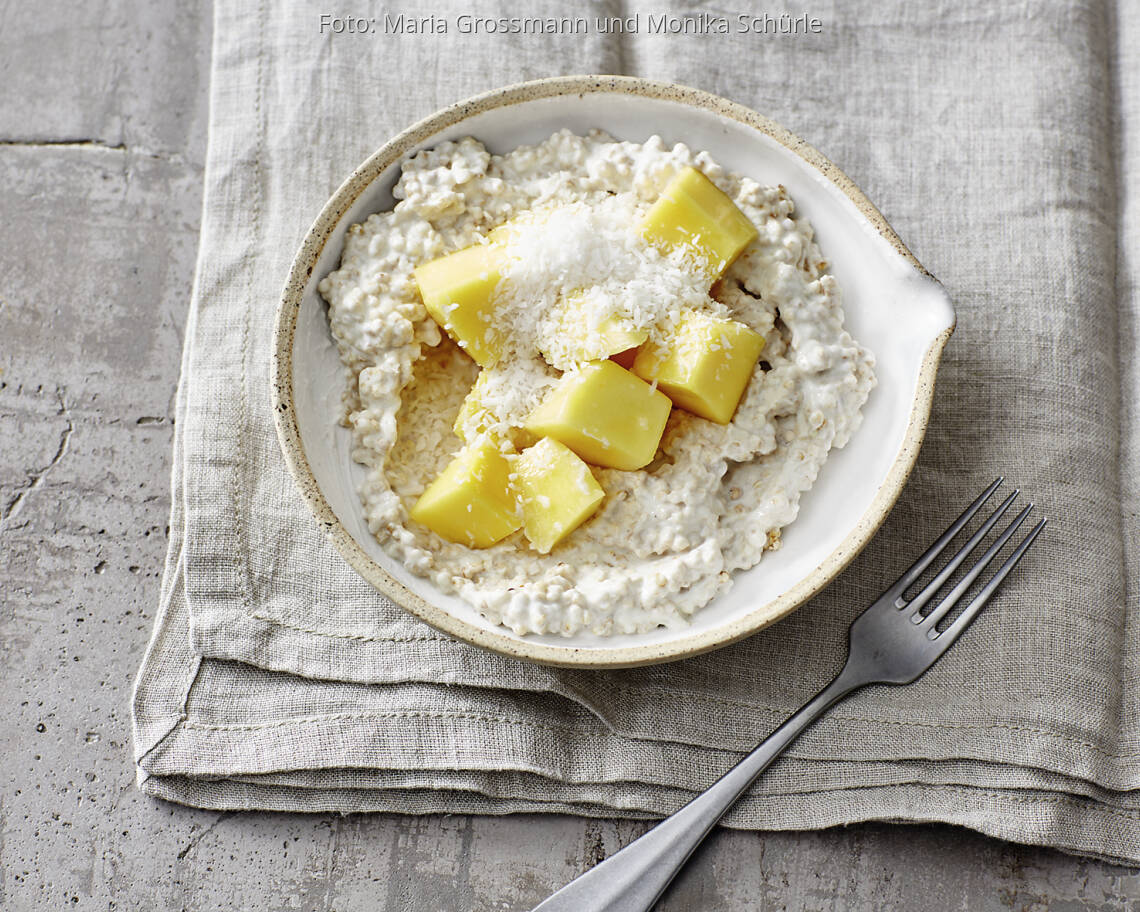 Exotisches Kokos-Quinoa-Porridge