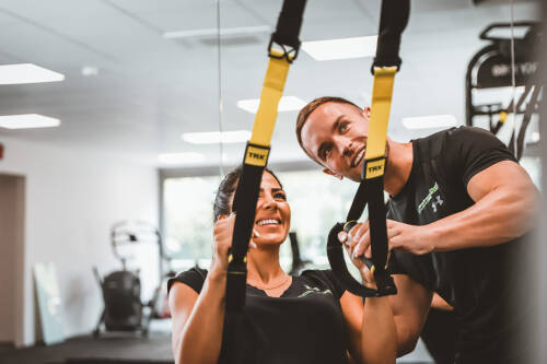 Auch Sport kann einem gesunden, funktionierendem Stoffwechsel zuträglich sein. Hier auf dem Bild ist Benedikt Pilsl mit einer Kollegin zu sehen.