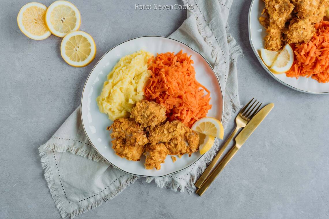 Flexitarisches Rezept: Chicken Nuggets mit Kartoffelstampf und karottensalat