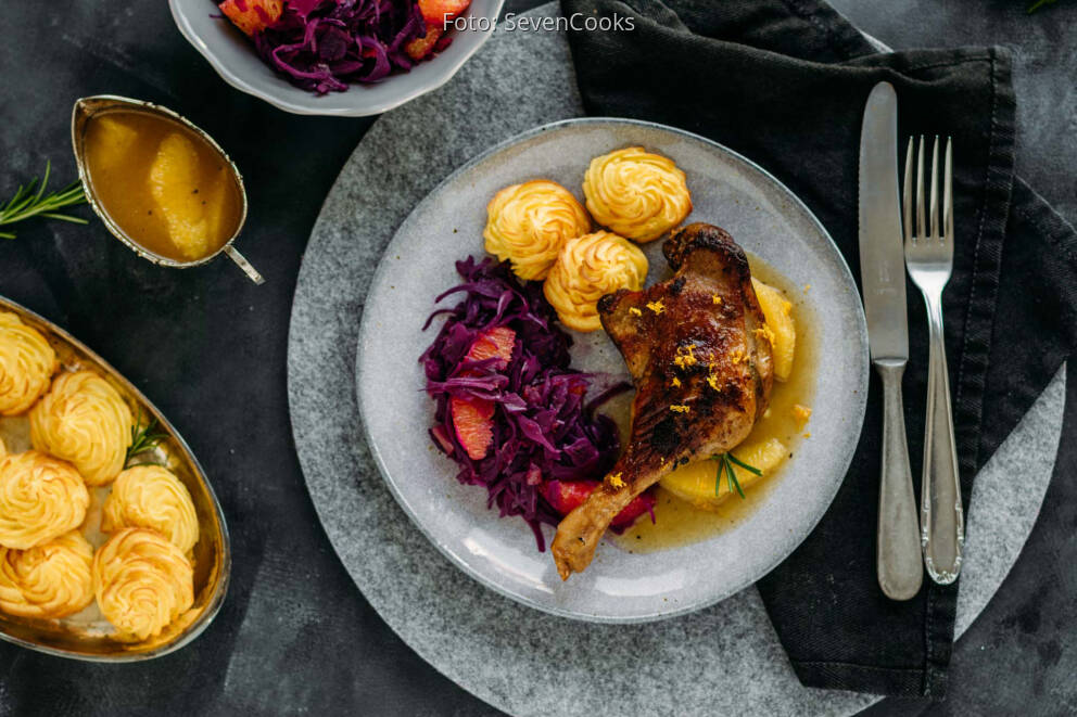 Entenkeulen mit feiner Orangensoße und Herzoginkartoffeln von SevenCooks