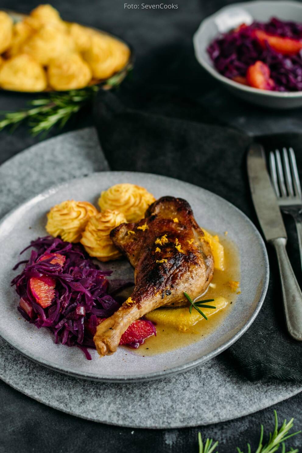 Entenkeulen mit feiner Orangensoße und Herzoginkartoffeln von SevenCooks