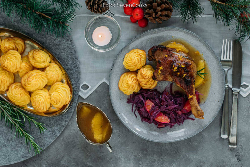 Entenkeulen mit feiner Orangensoße und Herzoginkartoffeln von SevenCooks