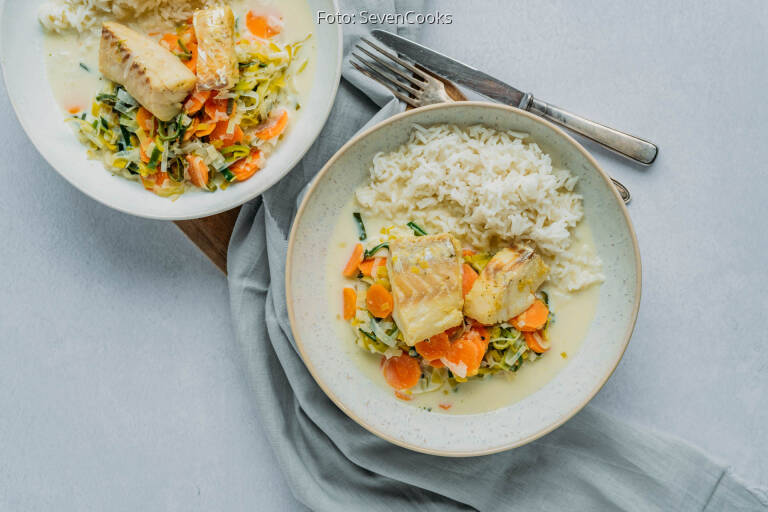 Cremige Fischpfanne mit Reis