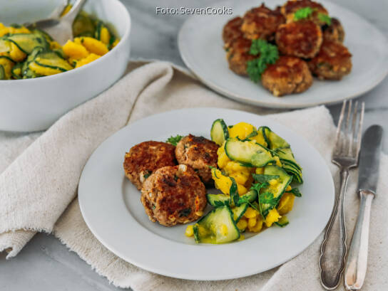 Fleischküchle mit Kartoffel-Gurken-Salat von SevenCooks