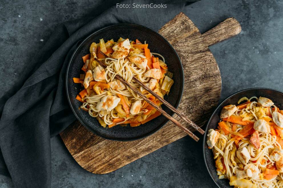 Gebratene Nudeln mit Hähnchen