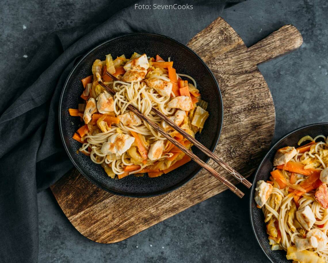 Flexitarisches Rezept: Gebratene Nudeln mit Haehnchen