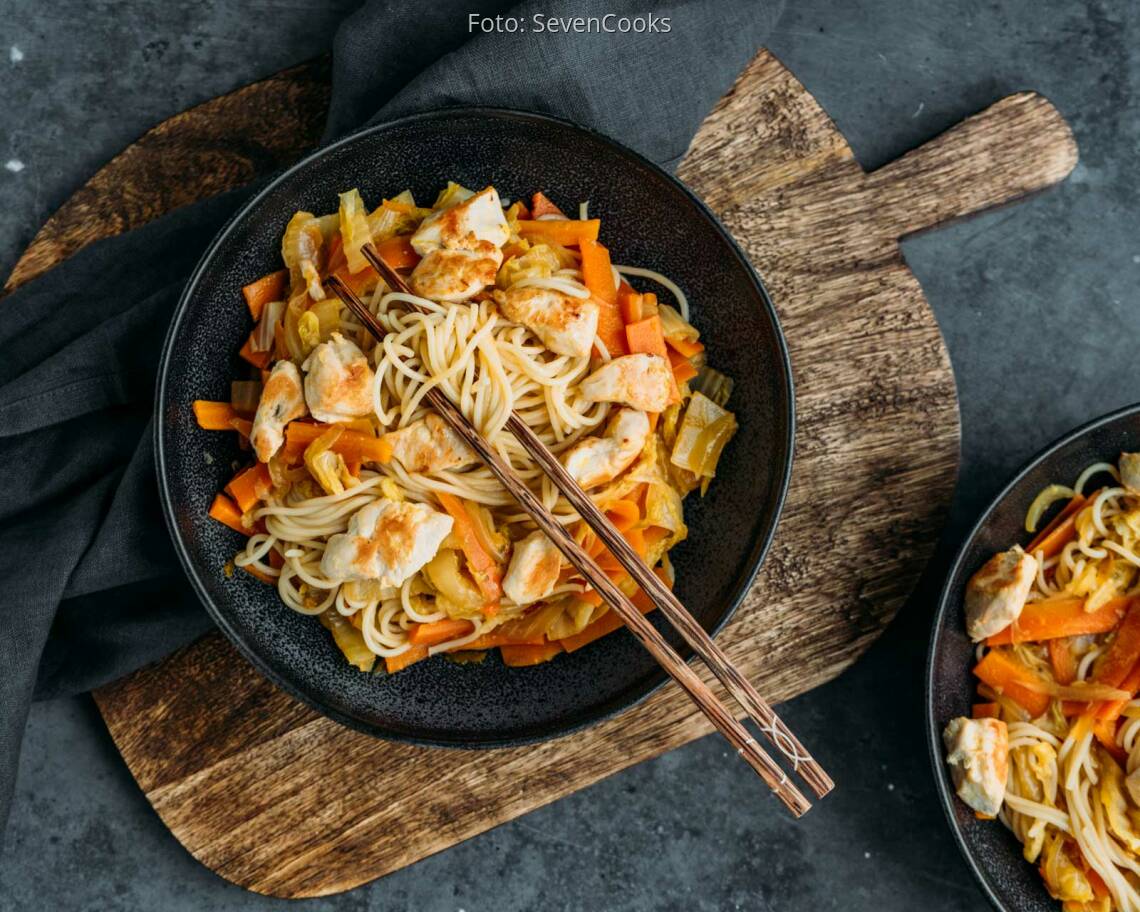 Flexitarisches Rezept: Gebratene Nudeln mit Haehnchen