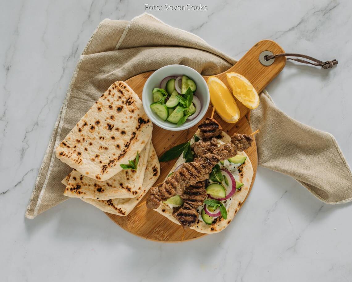 Flexitarisches Rezept: Gegrillte Rinderspieße im Pitabrot 1