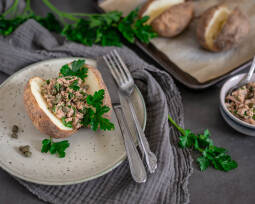 Flexitarisches Rezept: Ofenkartoffel mit Thunfisch und Kapern 1