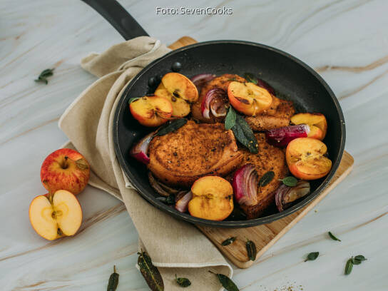 One Pan Schweinekoteletts mit gebratenen Äpfeln von SevenCooks