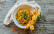Flexitarisches Rezept: Rote Linsen Curry mit Hähnchenspießen 1