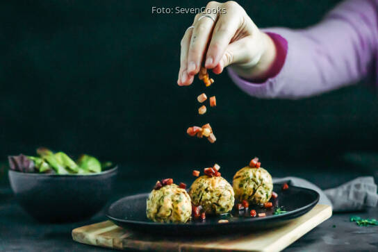 Sauerkrautknödel mit würziger Speckbutter von SevenCooks