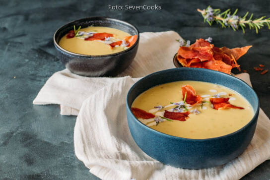 Weiße Spargelsuppe mit Serrano Crunch von RominaCooks