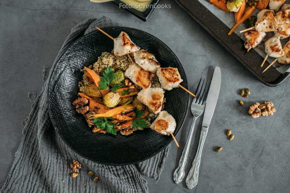 Winterbowl mit Ofengemüse und Hähnchenspieße von SevenCooks