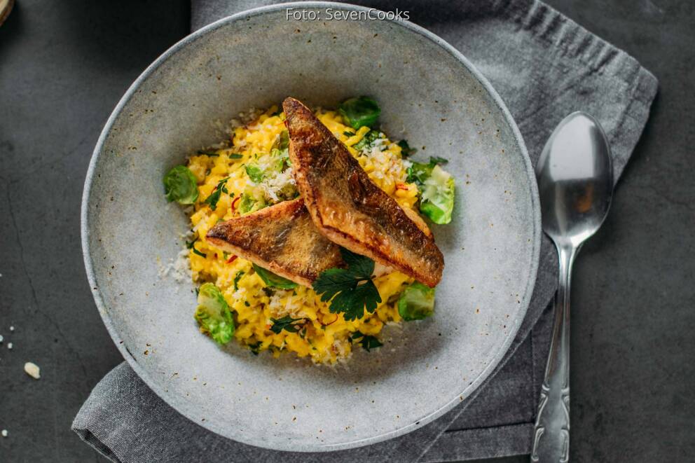 Zander mit Safranrisotto und Rosenkohlblättern von SevenCooks