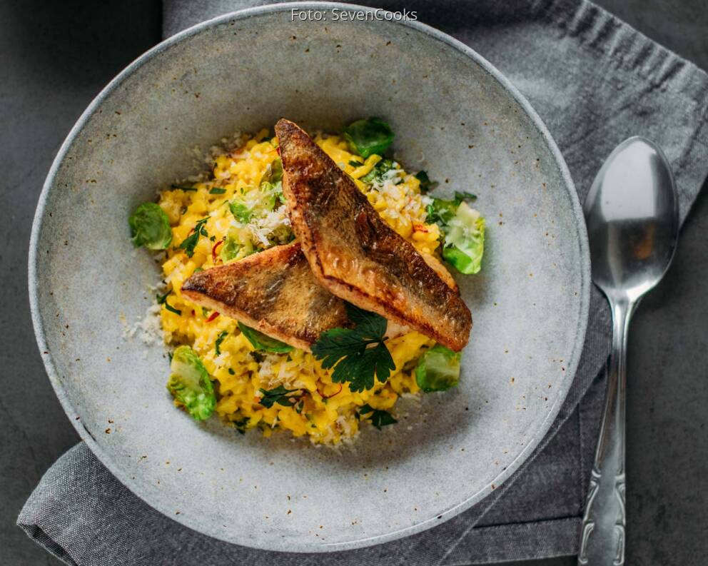 Zander mit Safranrisotto und Rosenkohlblättern von SevenCooks Zander mit Safranrisotto und Rosenkohlblättern von SevenCooks