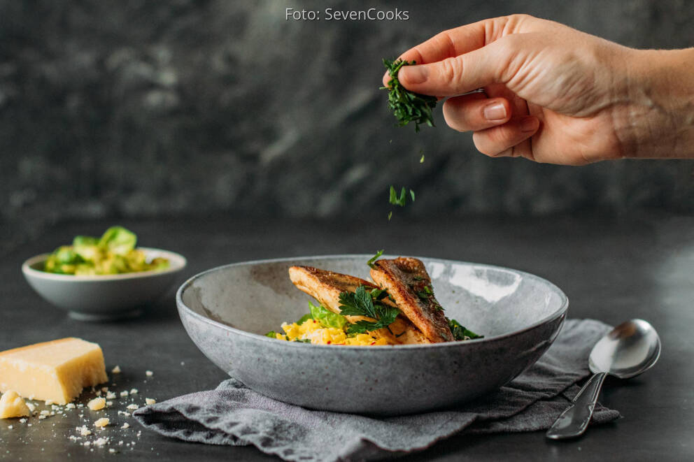 Zander mit Safranrisotto und Rosenkohlblättern von SevenCooks