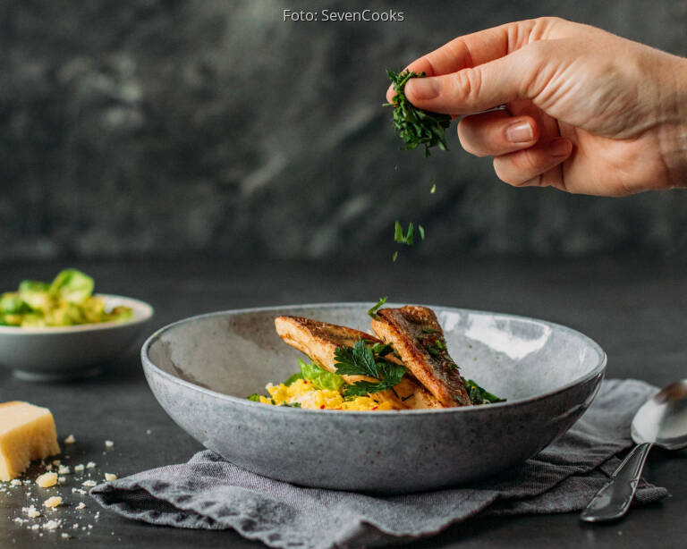 Zander mit Safranrisotto und Rosenkohlblättern von SevenCooks Zander mit Safranrisotto und Rosenkohlblättern von SevenCooks