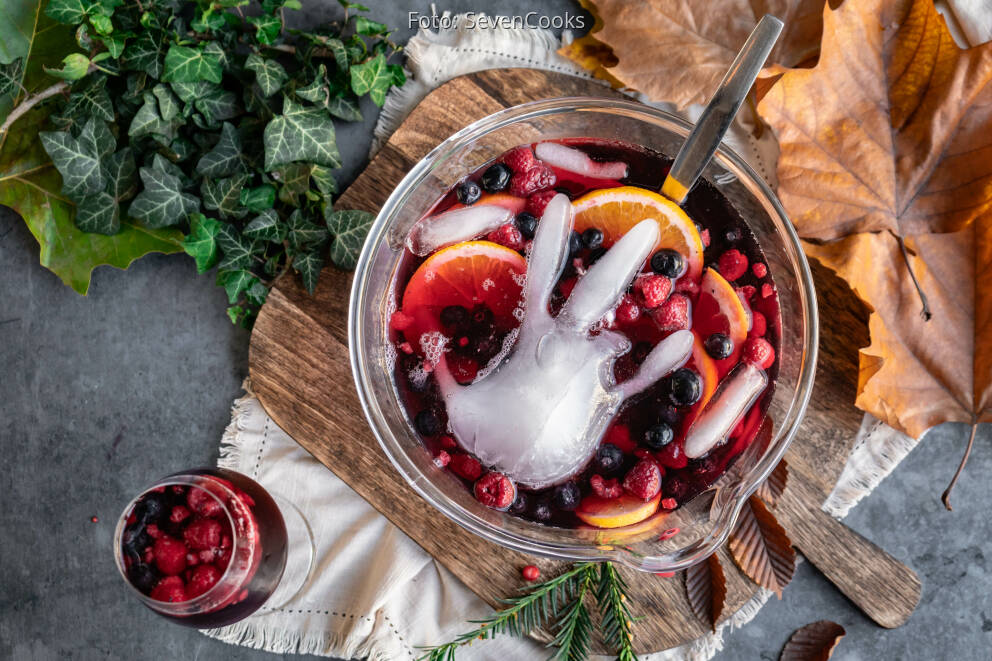 Fruchtige Bowle mit eiskalten Händchen von SevenCooks