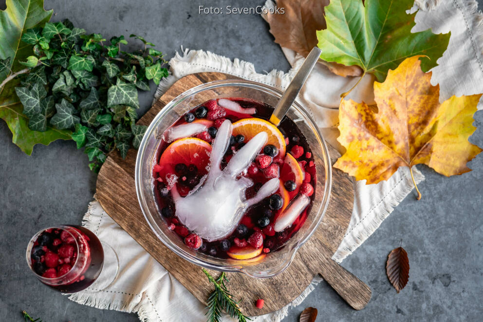 Fruchtige Bowle mit eiskalten Händchen von SevenCooks