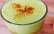 Glas mit goldener Milch oder Kurkuma-Latte