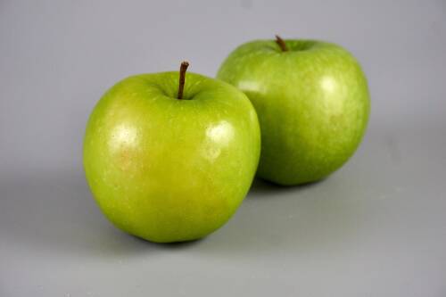 Zwei knallgrüne  Granny Smith Äpfel