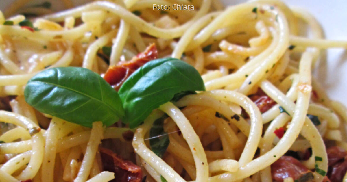 Pasta mit getrockneten Tomaten und Mozzarella | SevenCooks