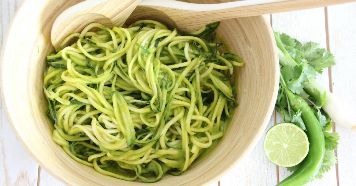 Zucchini Pasta Mit Mango Avocadodressing 