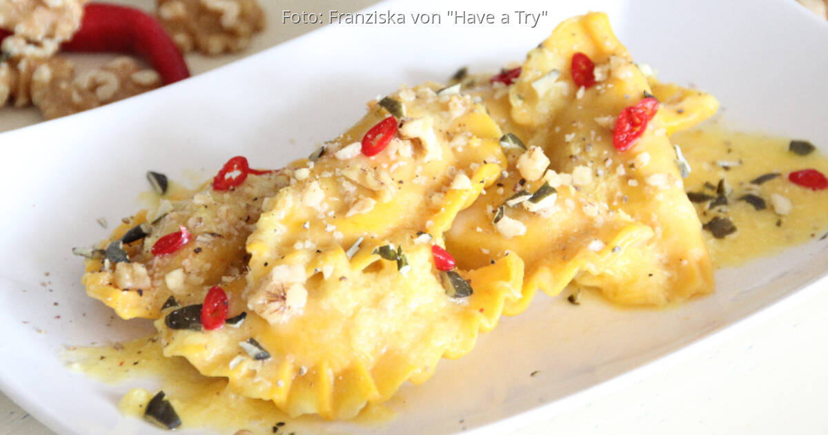 Kürbisravioli mit Walnussfüllung und Orangen-Chilisauce | SevenCooks