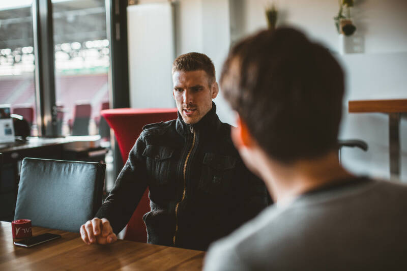 Unser Redakteur Florian im Interview mit Andreas Luthe, Torwart beim FC Augsburg.