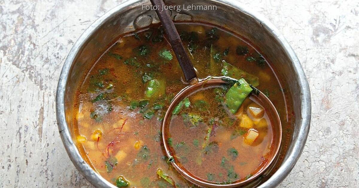 Kanarische Brunnenkressesuppe mit breiten Bohnen | SevenCooks