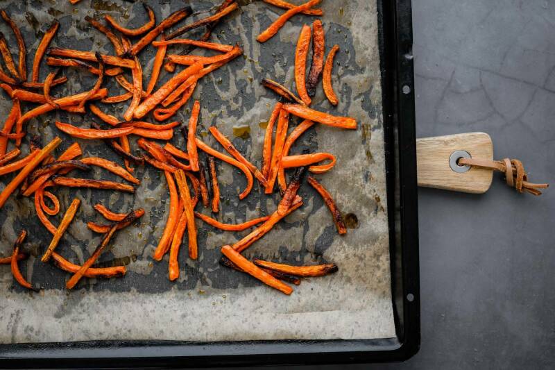Karottenpommes selber machen: zubereitung schritt 5 karotten knusprig backen