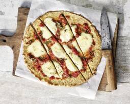 Low-Carb-Pizza mit Thunfisch