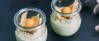 Weckgläschen mit Matcha-Dessert und Physalis