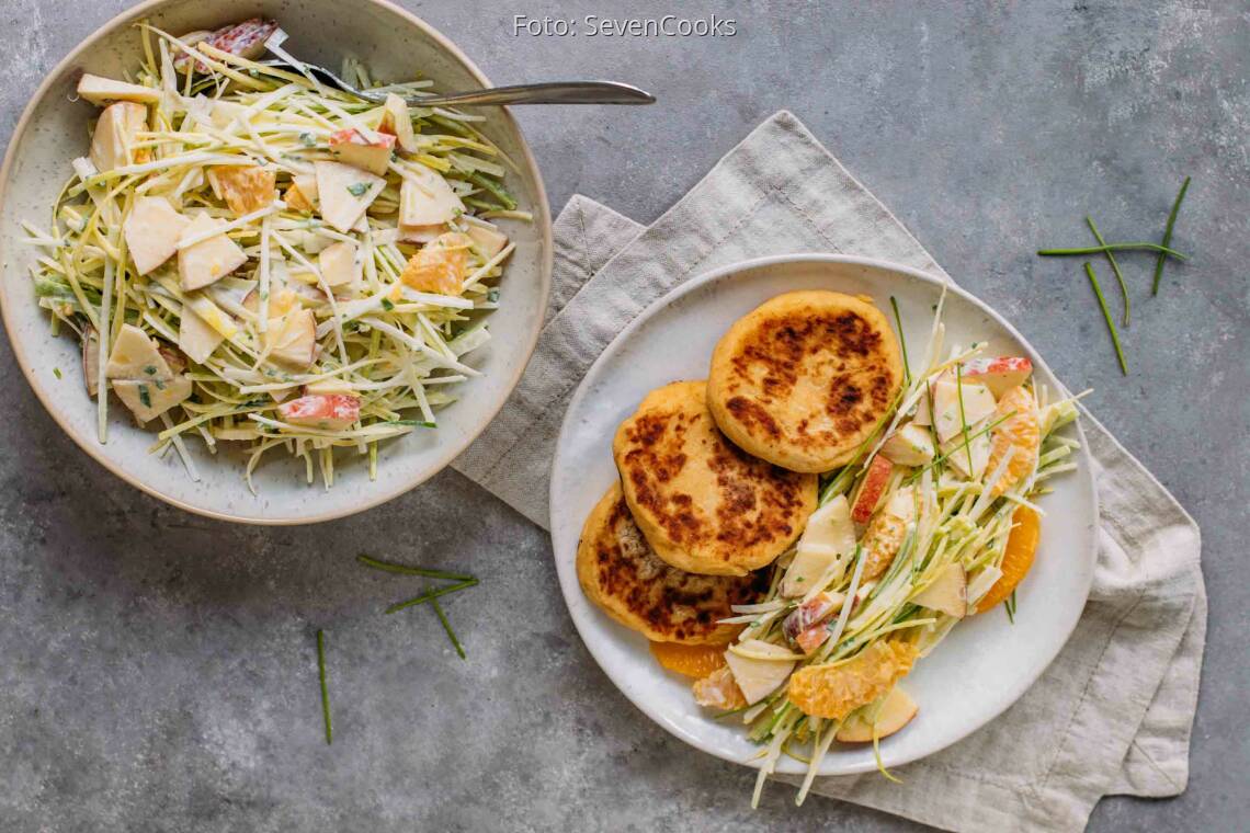 Meal-Prep: Kartoffelpüree-Pancakes mit fruchtigem Lauchsalat