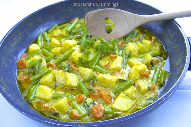 Mildes Karotten-Bohnen-Curry von Harsha Gramminger