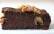 Stück von schwarze Bohnen Brownie mit Walnüssen