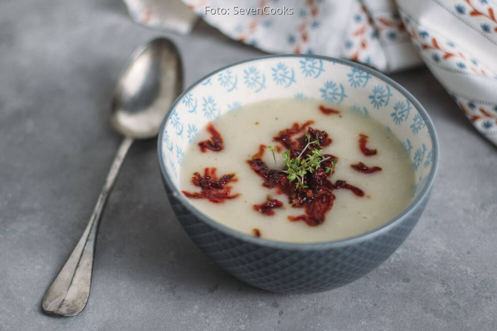 Schwarzwurzelsuppe Einfacher Klassiker mit Rote Bete Chips von SevenCooks