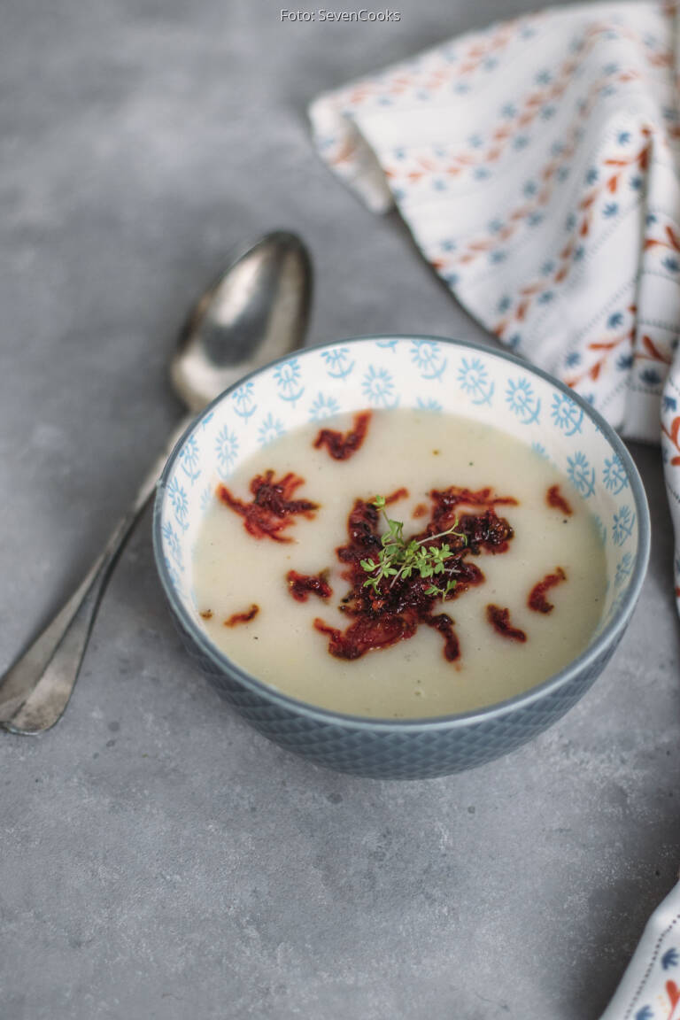 Schwarzwurzelsuppe Einfacher Klassiker mit Rote Bete Chips von SevenCooks