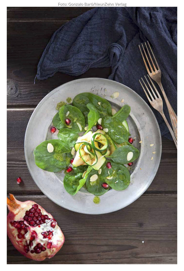 Spinatsalat mit Kräuterdressing, Mandeln und Granatapfelk… von Gonzalo Baró