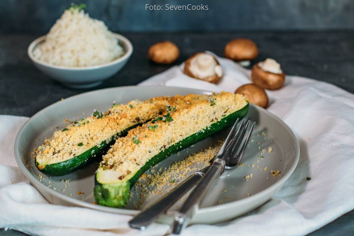 Veganes Gericht: Gefüllte Zucchini mit Kruste