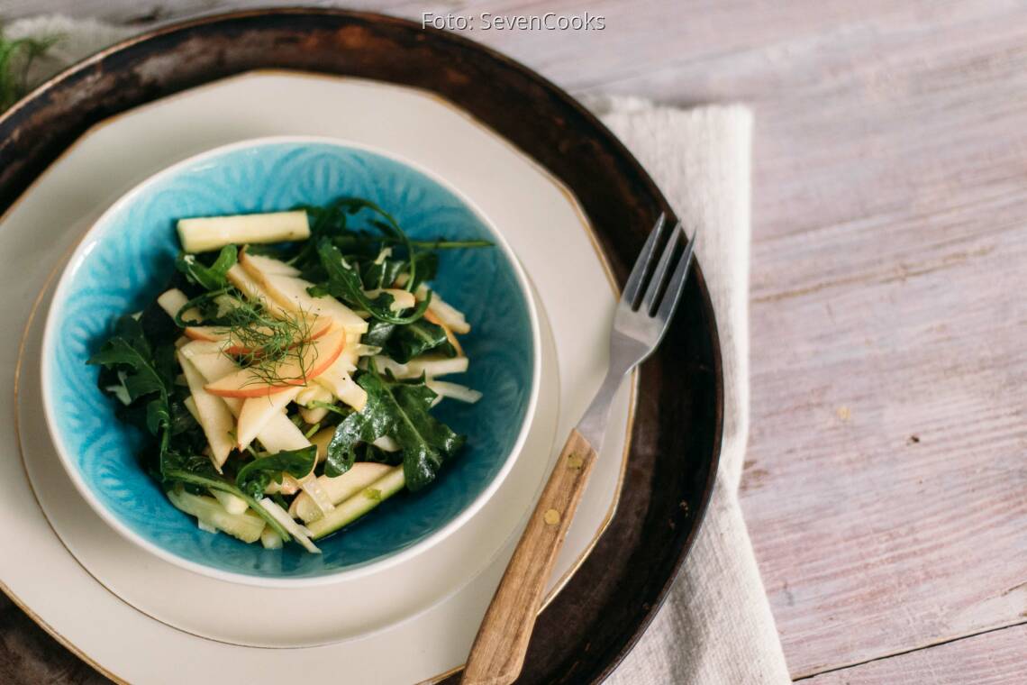 Apfel-Fenchel-Salat mit Rucola und Zucchini von SevenCooks