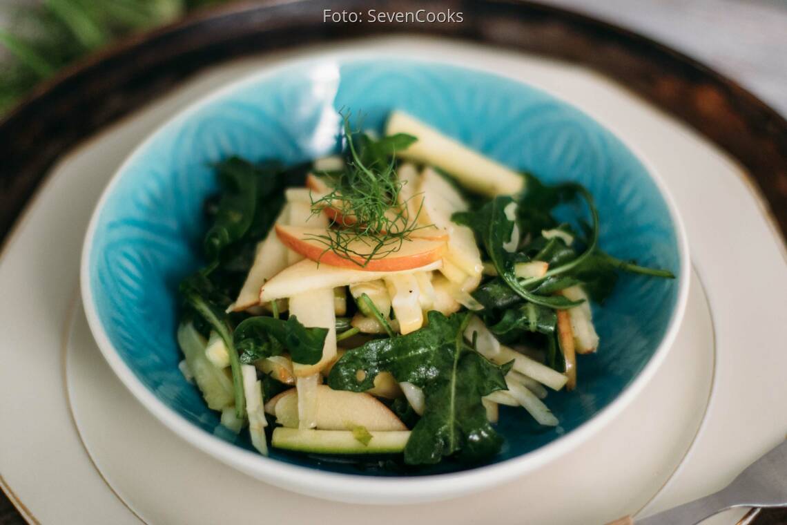 Veganes Rezept: Apfel-Fenchel-Salat mit Rucola und Zucchini_2